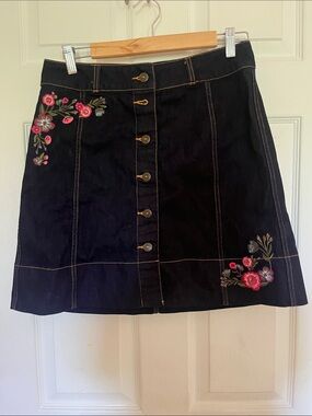Kate Spade embroidered denim miniskirt. Size 10.
